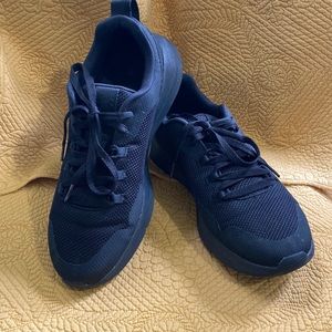 Ladies Sz 10 Under Armour Black/Black Mesh Sneaker EUC